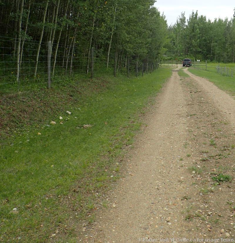 Looking south towards TWP RD 464. The Pigeon Lake NA is on the left and behind the fence.
