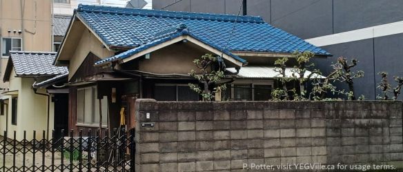 Mostly like a ‘nail house’ and a representative of the buildings in this area in the not too distant past, 2026-04-10, Matsuyama and area, P. Potter.
